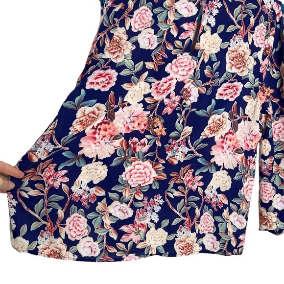 Cynthia Rowley Floral Split Flare Sleeve Rayon Blouse. - Picture 12 of 13